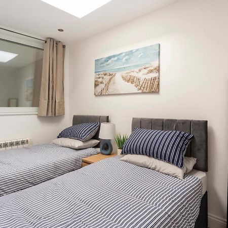 Beautiful 2 Bed Apartment Just Steps To The Beach 웨이머스만 외부 사진
