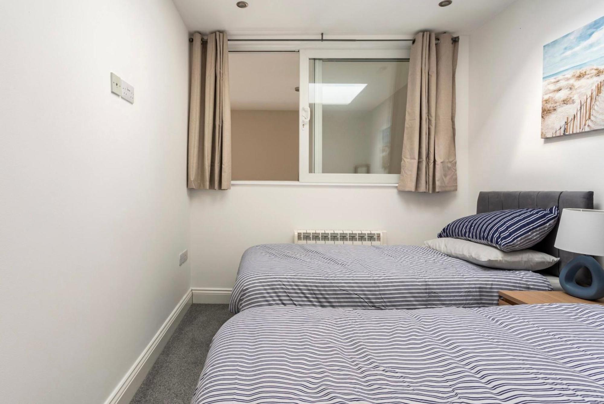 Beautiful 2 Bed Apartment Just Steps To The Beach 웨이머스만 외부 사진