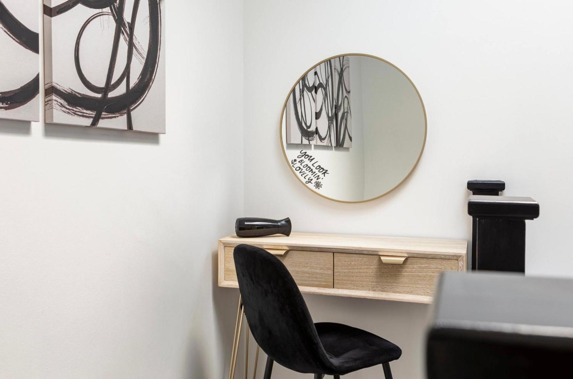 Beautiful 2 Bed Apartment Just Steps To The Beach 웨이머스만 외부 사진