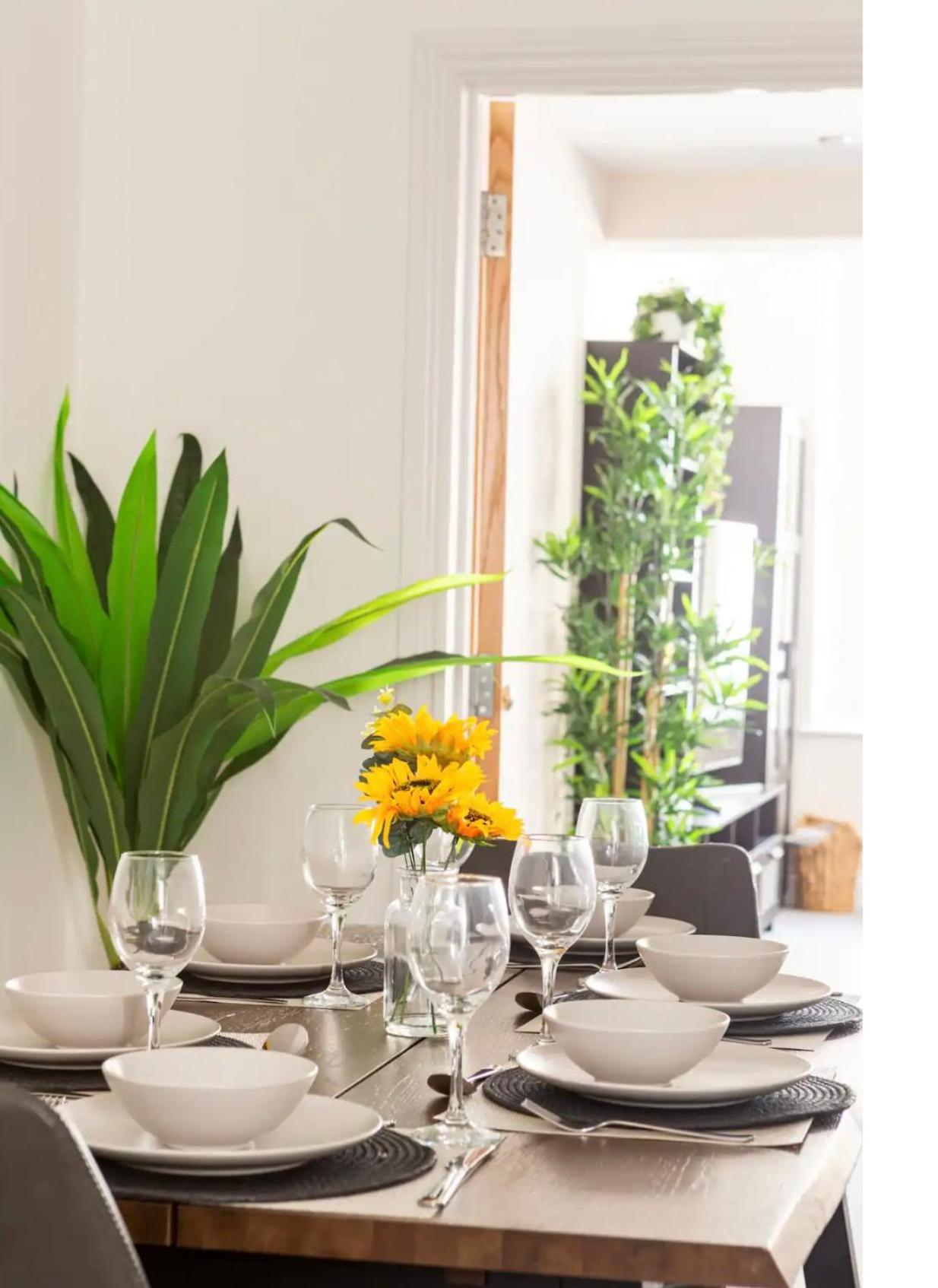 Beautiful 2 Bed Apartment Just Steps To The Beach 웨이머스만 외부 사진